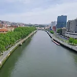 Apartamento En El Centro Con Garaje Directo.